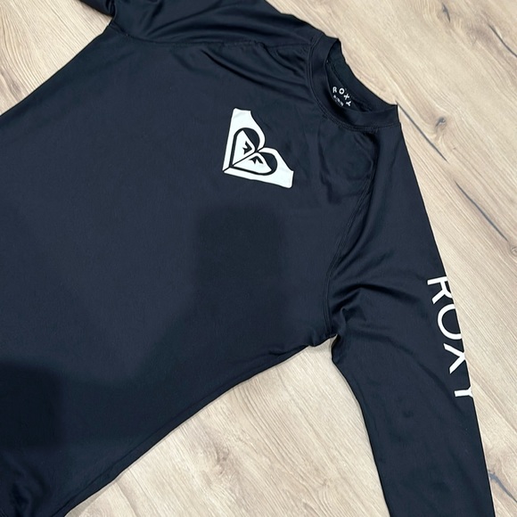 XL ROXY RASH GAURD - Picture 2 of 2